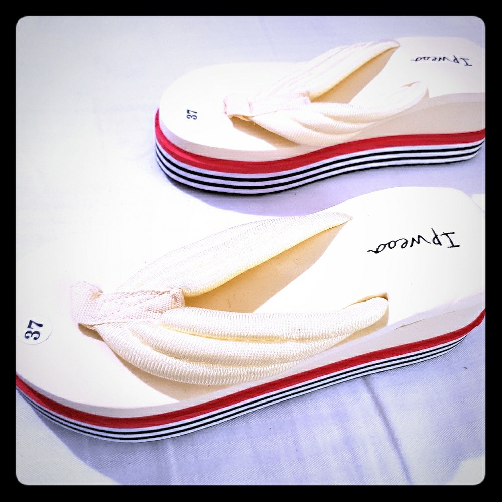 WOMAN'S SANDALS